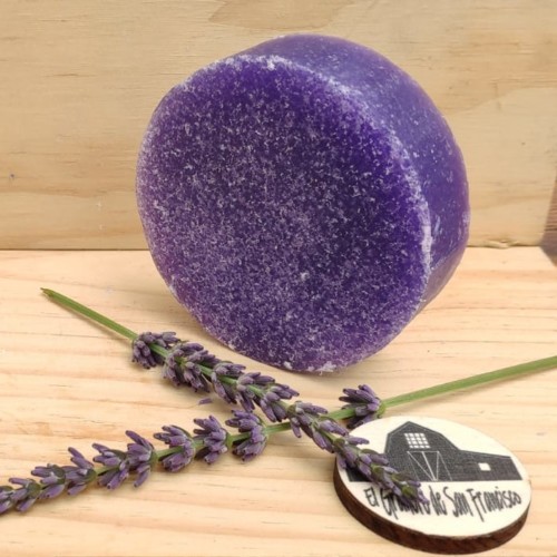 Esponja con jabón de lavanda